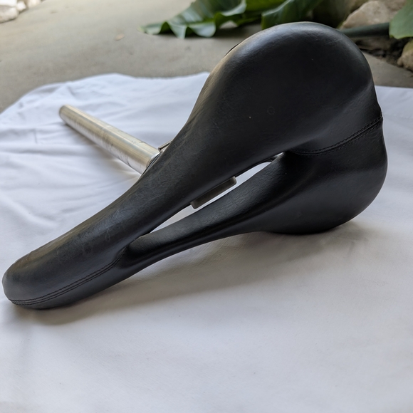 Black Bicycle Seat with Silver Post - Picture 2 of 5
